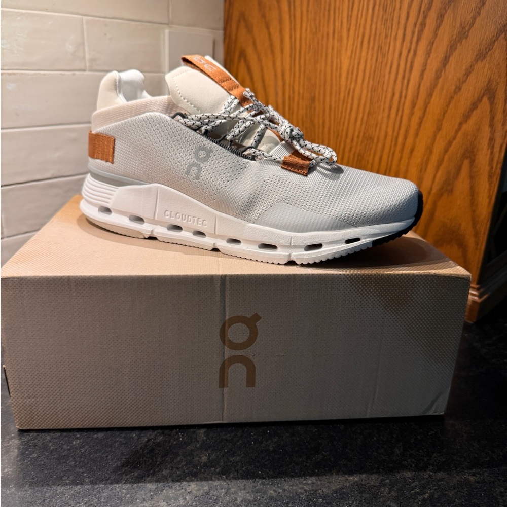 ON Cloud CloudNova in Pearl. Never worn